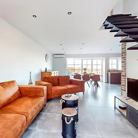 3 Bedroom Beautiful In Casa de Férias Charnois