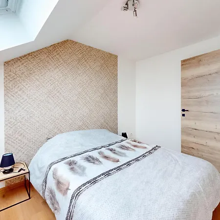 3 Bedroom Cozy Home In Charnois Hébergement de vacances *
