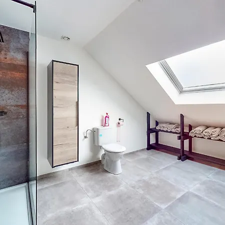 3 Bedroom Beautiful In Charnois