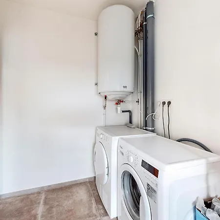 3 Bedroom Cozy Home In Charnois Hébergement de vacances *