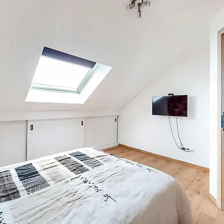 3 Bedroom Beautiful In Charnois