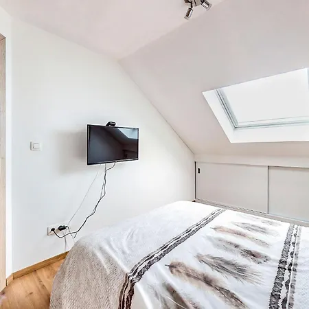 3 Bedroom Cozy Home In Charnois