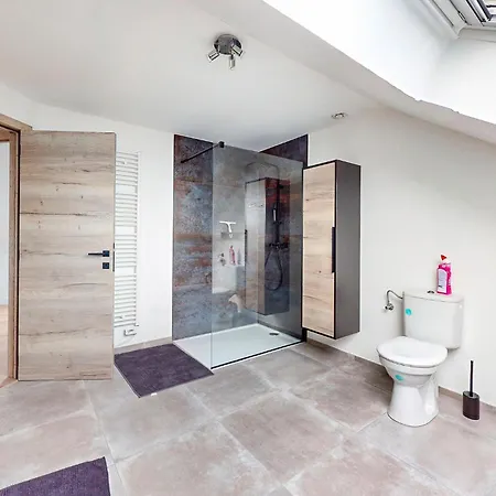 3 Bedroom Cozy Home In Charnois Hébergement de vacances *